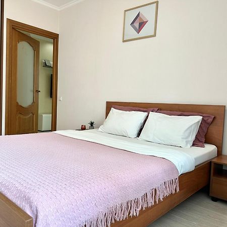 Apartments With A Coffee Machine In The City Center, Near A Park And Zlata Plaza Rivne Esterno foto